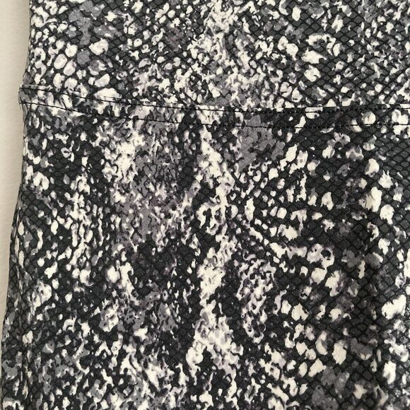 Spanx Leggings Faux Leather Snakeskin Print Black White Womens Size Small - Picture 3 of 7